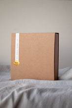 Afbeelding in Gallery-weergave laden, Een doosje troost