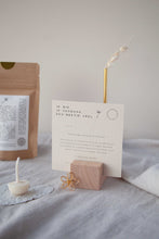 Afbeelding in Gallery-weergave laden, Een doosje troost