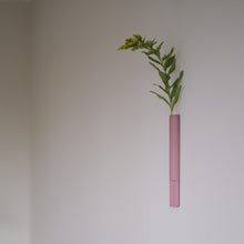 Afbeelding in Gallery-weergave laden, Wandvaasje Cornelia - Kers