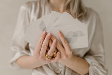 Afbeelding in Gallery-weergave laden, Slow Down CardDeck - Monday