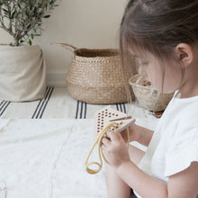 Afbeelding in Gallery-weergave laden, Wooden lacing boat