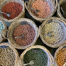 Afbeelding in Gallery-weergave laden, Blossombs bloembommetjes. Set van 4 gekleurde zaadbommetjes. Goed voor insecten.