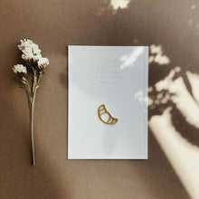 Afbeelding in Gallery-weergave laden, Petit Pourri strijk embleem gouden croissant