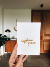 Afbeelding in Gallery-weergave laden, Caffeine queen strijkontwerp van petit pourri. Leuk cadeau voor koffie lovers