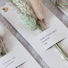 Afbeelding in Gallery-weergave laden, Roosmarijn Knijnenburg kaartje met droogbloemen. Maak er je eigen pronkplek van.