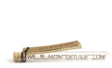 Afbeelding in Gallery-weergave laden, Cadeau Wil je mijn getuige zijn? Een glazen message in a bottle met houten tekst.