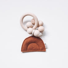 Afbeelding in Gallery-weergave laden, Bezisa - rammelaar regenboog