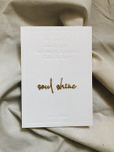 Afbeelding in Gallery-weergave laden, Caffeine queen strijkontwerp van petit pourri. Leuk cadeau voor koffie lovers